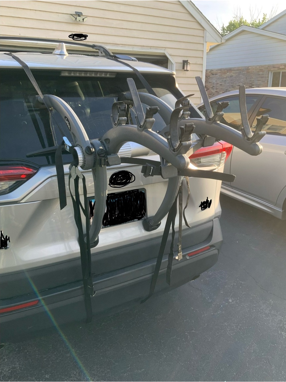 Saris 3 Bike Rack for sedan & hatchback vehicle Good condition & in Solid state.